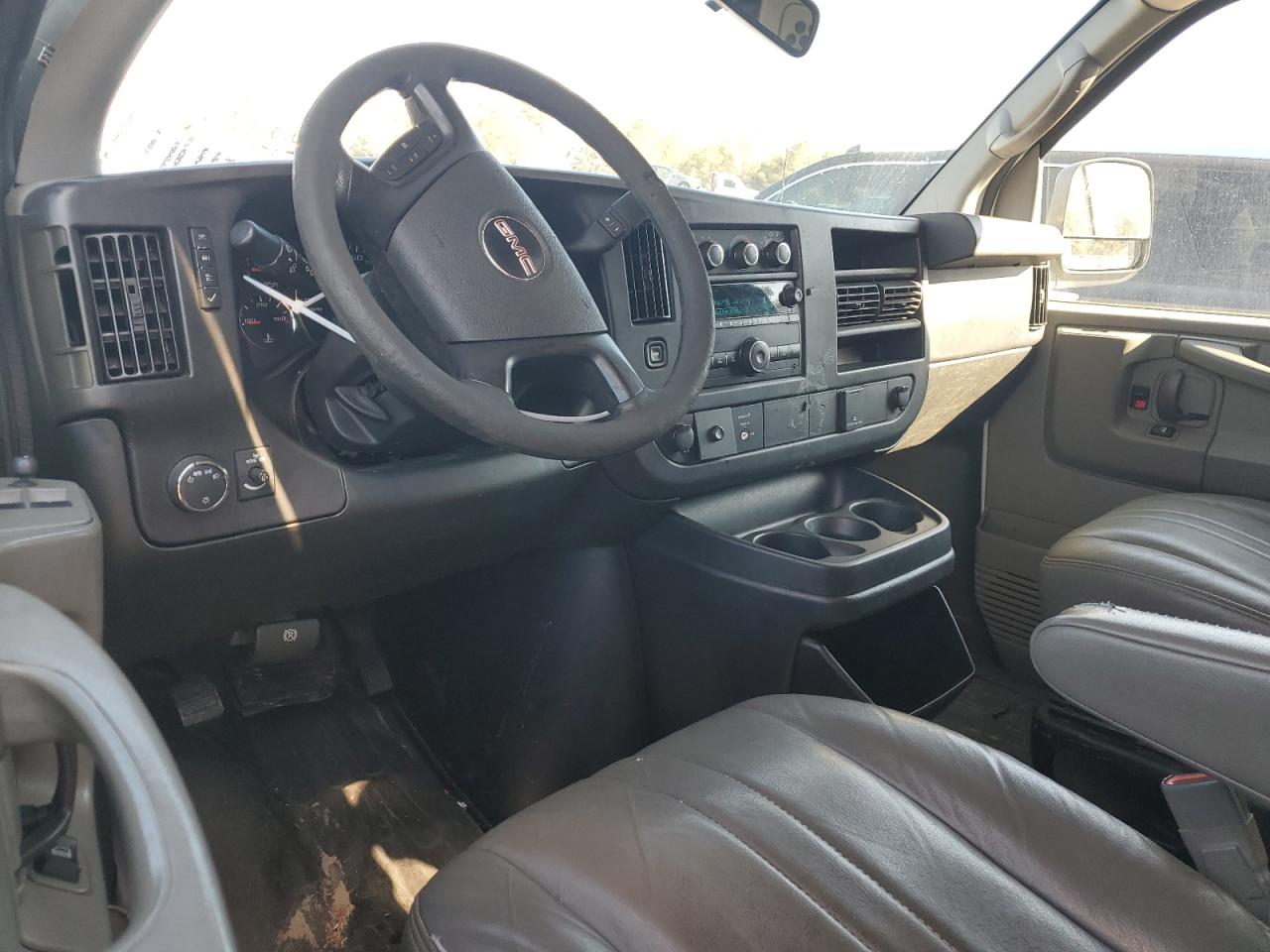 2015 GMC Savana VIN 1GTW7FCFXF1198002 Copart auction photo, front end damage thumbnail 8