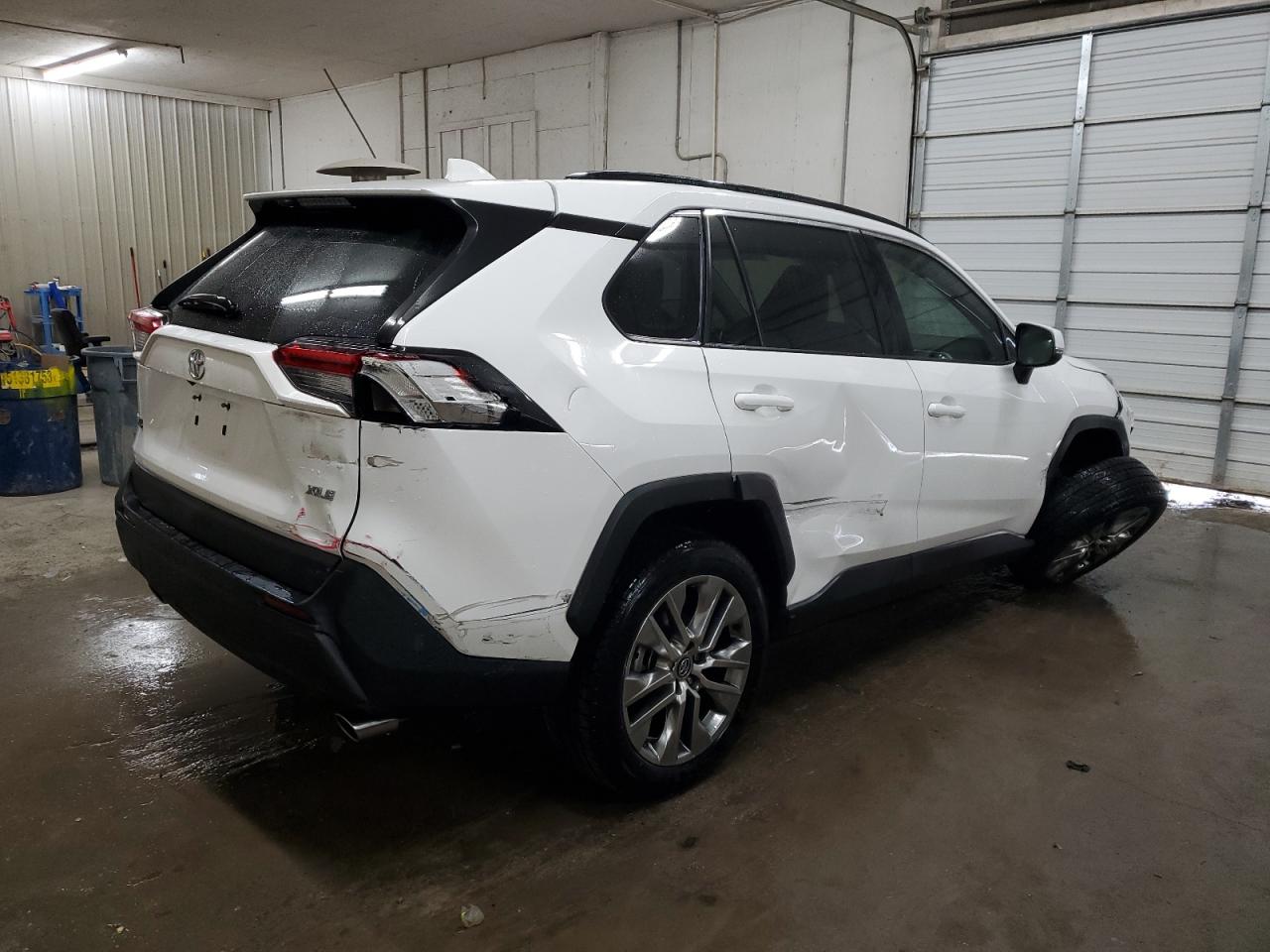2020 Toyota RAV 4 VIN 2T3C1RFV3LW059416 Copart auction photo, side / undercarriage damage thumbnail 3