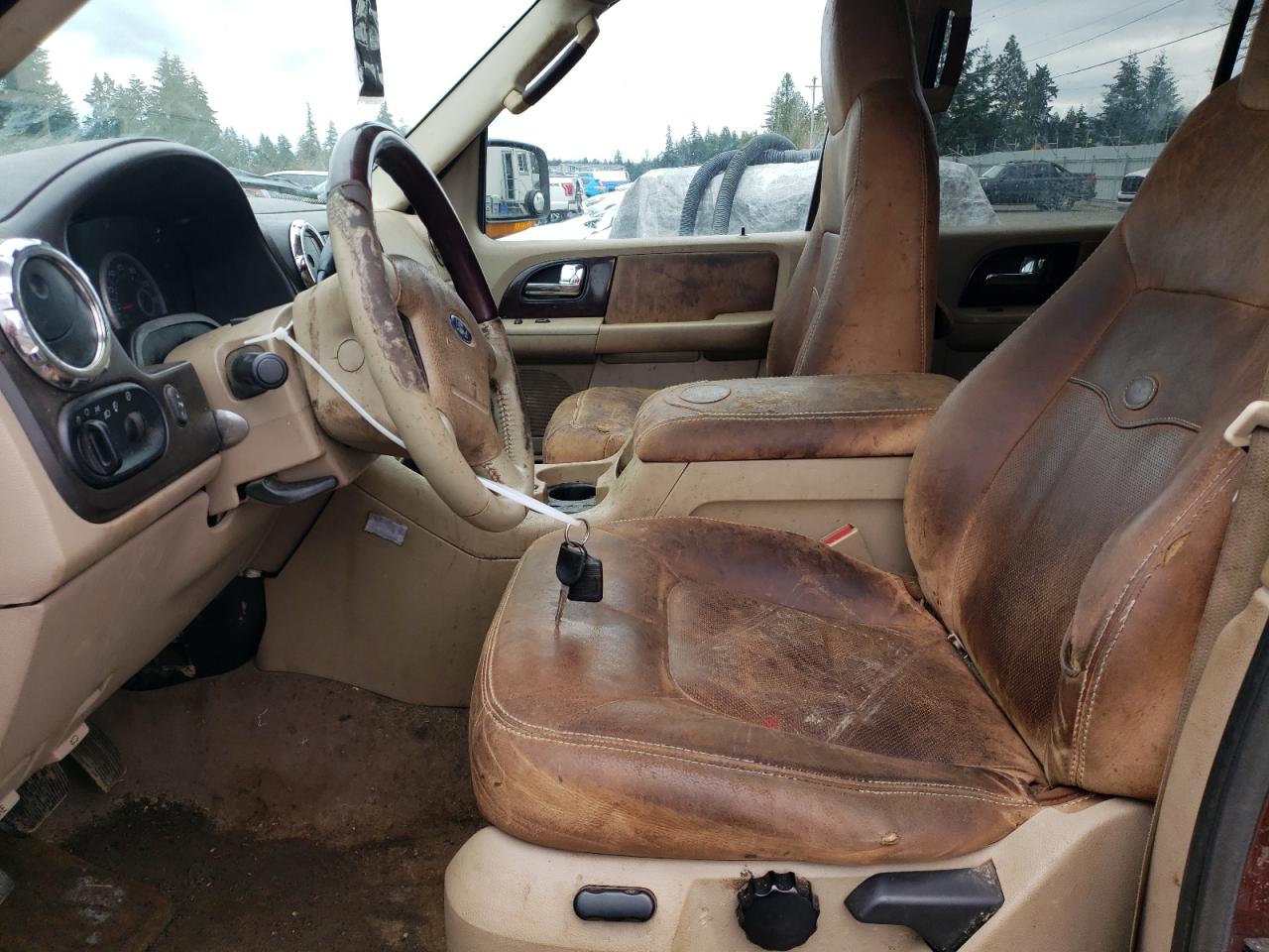 2006 Ford Expedition VIN 1FMFU185X6LA97862 Copart auction photo, front end / minor dent/scratches damage thumbnail 7