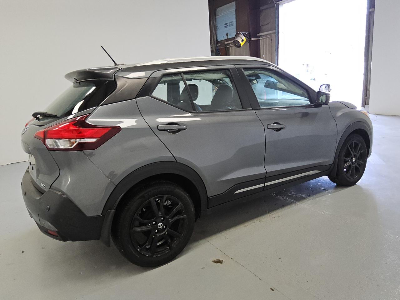 2020 Nissan Kicks VIN 3N1CP5DVXLL569931 Copart auction photo, front end damage thumbnail 3