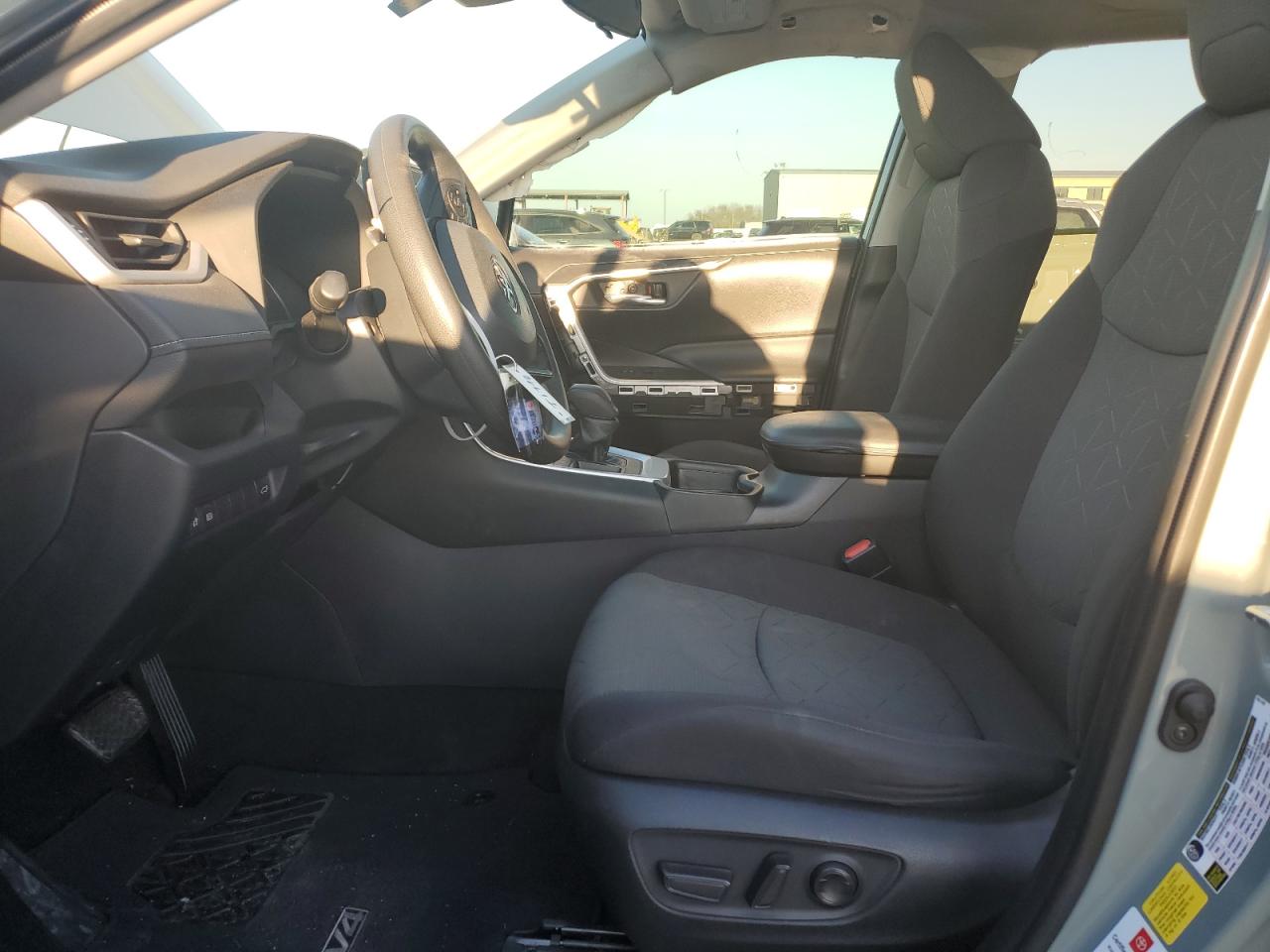 2020 Toyota RAV 4 VIN 2T3W1RFV3LW096611 Copart auction photo, side / rear end damage thumbnail 7