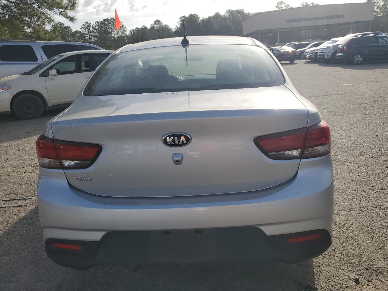 2019 KIA Rio VIN 3KPA24AB7KE221577 Copart auction photo, minor dent/scratches damage thumbnail 6