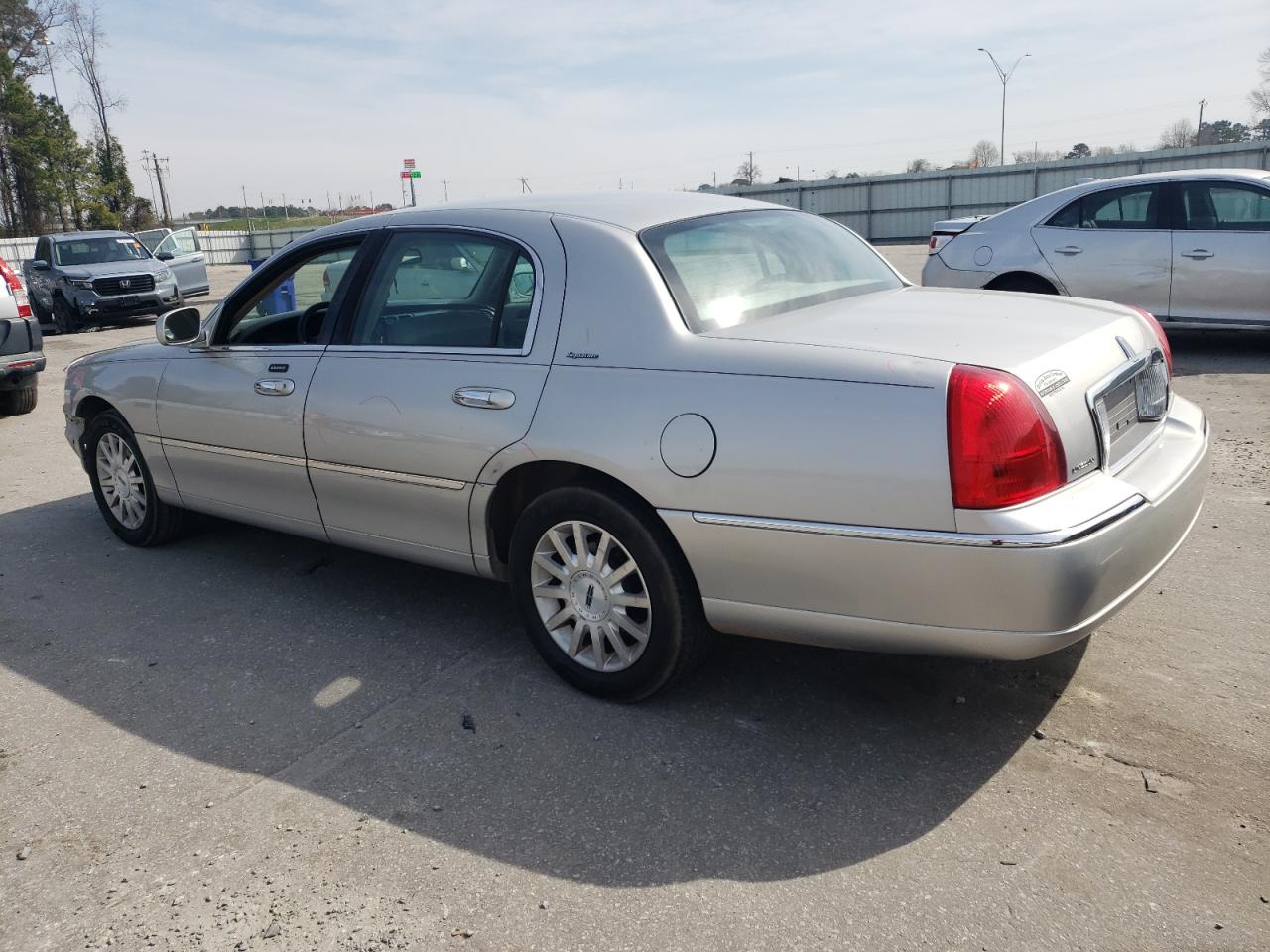 2007 Lincoln Town Car VIN 1LNHM81V17Y619102 Copart auction photo, front end damage thumbnail 2