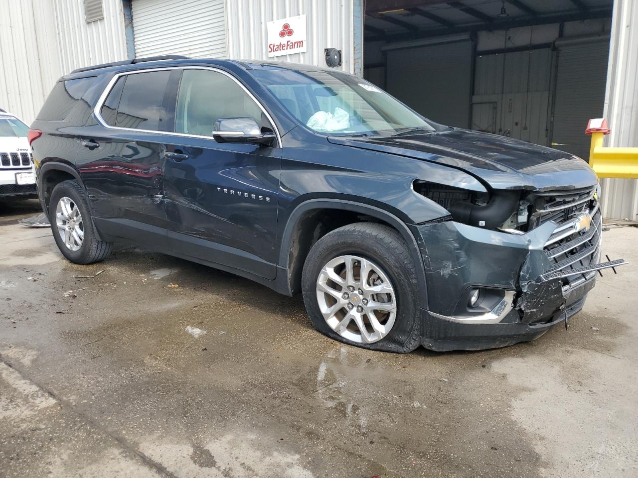 2019 Chevrolet Traverse VIN 1GNERGKWXKJ118552 Copart auction photo, front end damage thumbnail 4