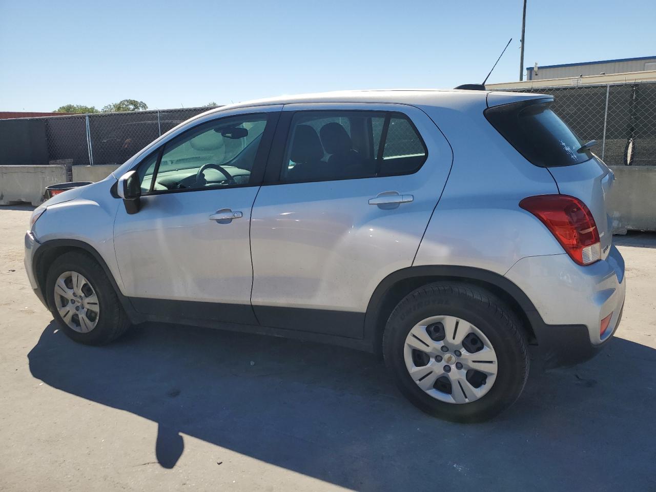 2018 Chevrolet Trax VIN KL7CJKSB4JB709425 Copart auction photo, front end damage thumbnail 2