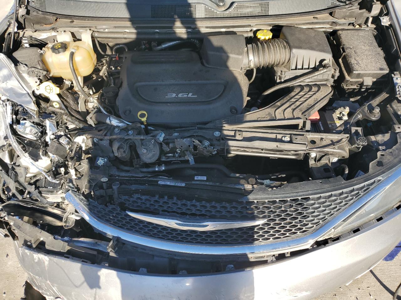 2017 Chrysler Pacifica VIN 2C4RC1BG8HR667835 Copart auction photo, front end / minor dent/scratches damage thumbnail 12
