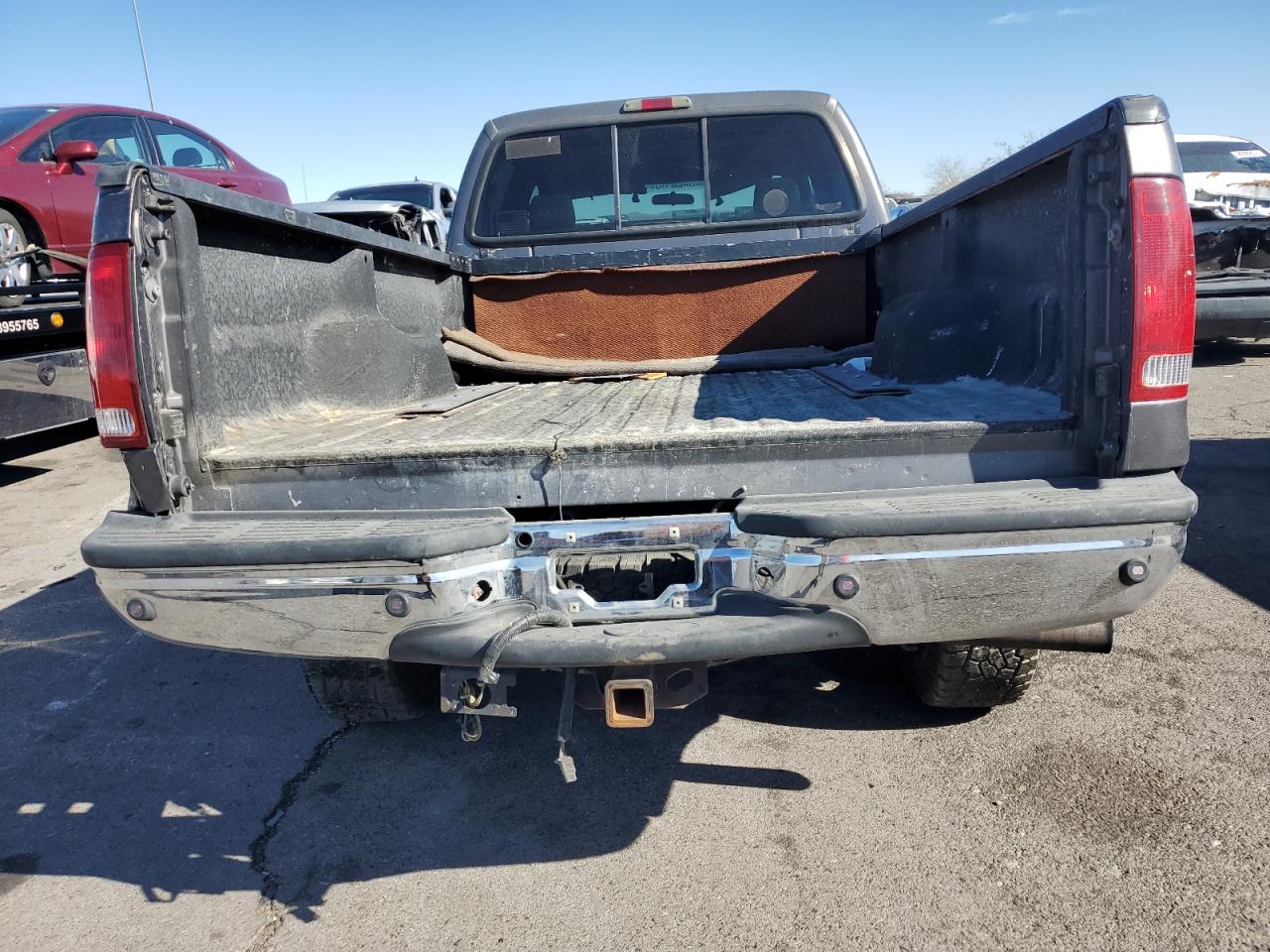 2004 Ford F350 VIN 1FTSW31P24EB81731 Copart auction photo, vandalism damage thumbnail 6