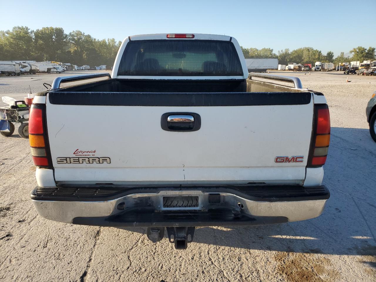 2006 GMC Sierra VIN 1GTEK19B16E288603 Copart auction photo, all over / minor dent/scratches damage thumbnail 6