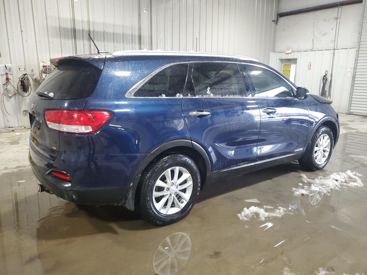 2017 KIA Sorento VIN 5XYPGDA54HG322061 Copart auction photo, front end damage thumbnail 3