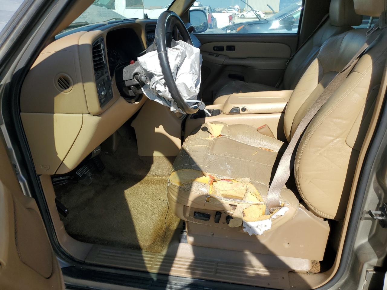 2000 Chevrolet Suburban VIN 3GNFK16T7YG202151 Copart auction photo, all over damage thumbnail 7