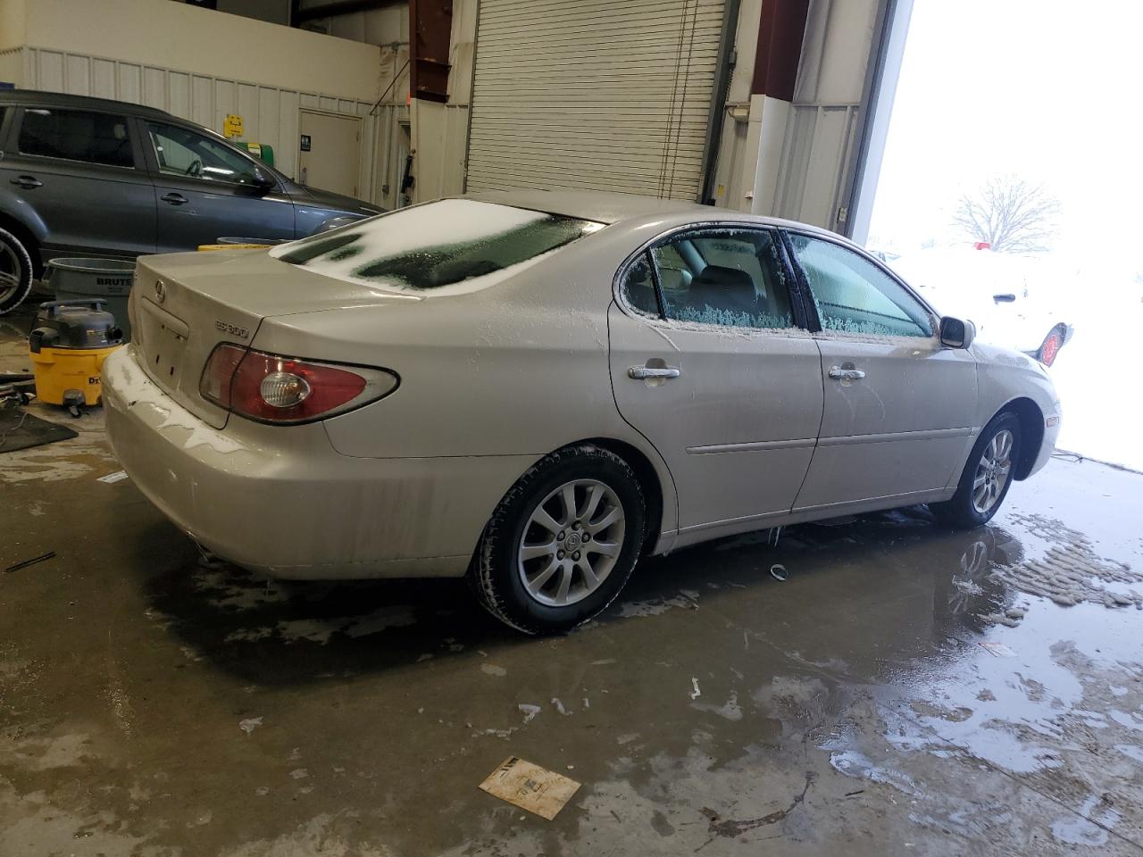 2003 Lexus ES VIN JTHBF30G430106671 Copart auction photo, front end / minor dent/scratches damage thumbnail 3