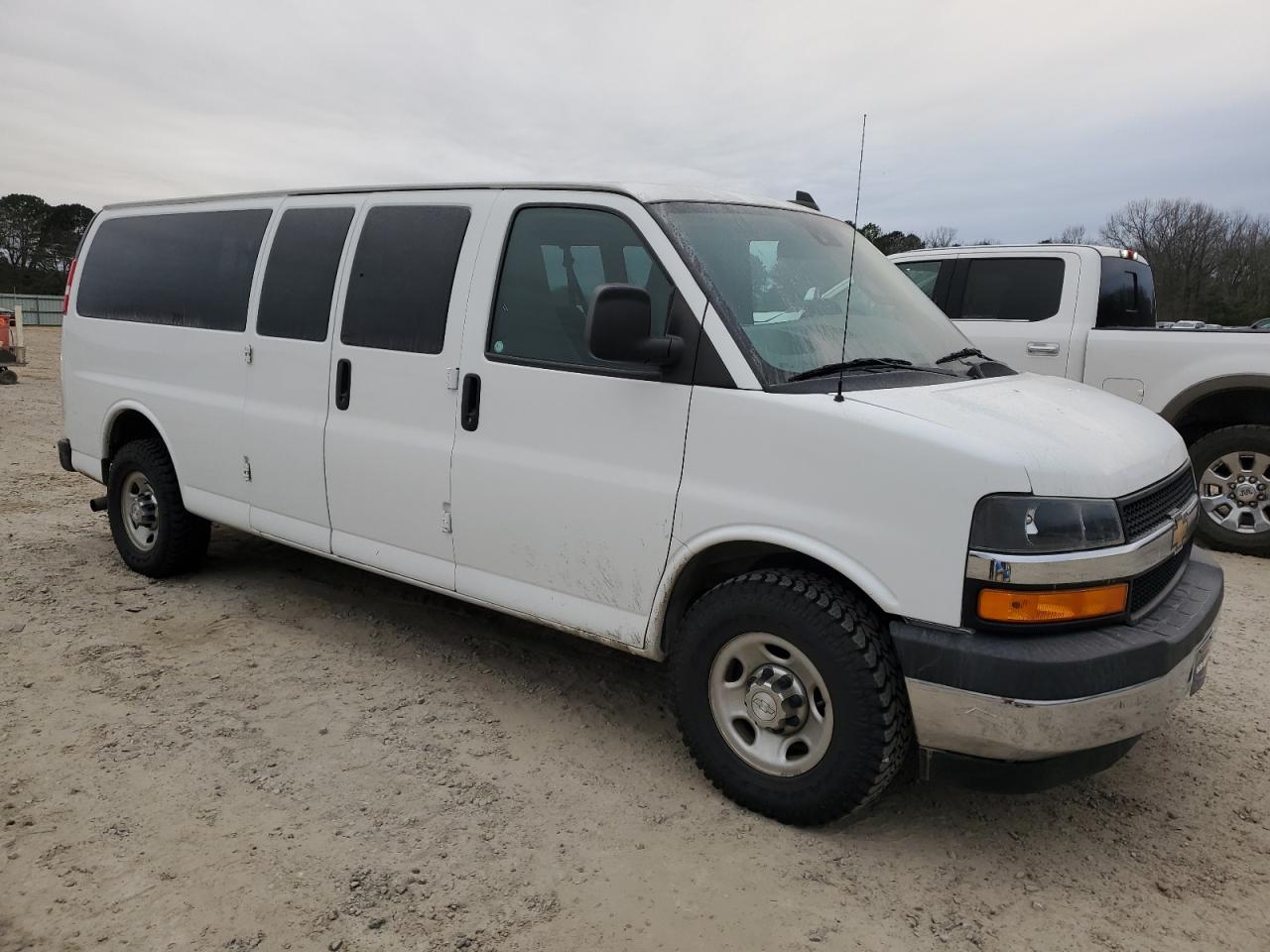 2020 Chevrolet Express VIN 1GAZGPFG5L1169356 Copart auction photo, rear end / minor dent/scratches damage thumbnail 4