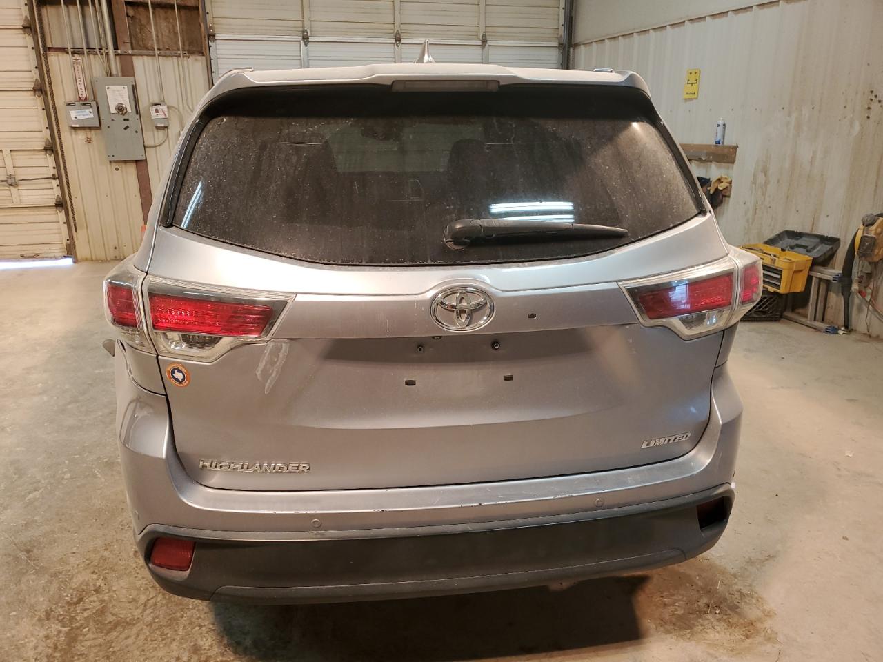 2015 Toyota Highlander VIN 5TDYKRFH9FS101266 Copart auction photo, side / minor dent/scratches damage thumbnail 6