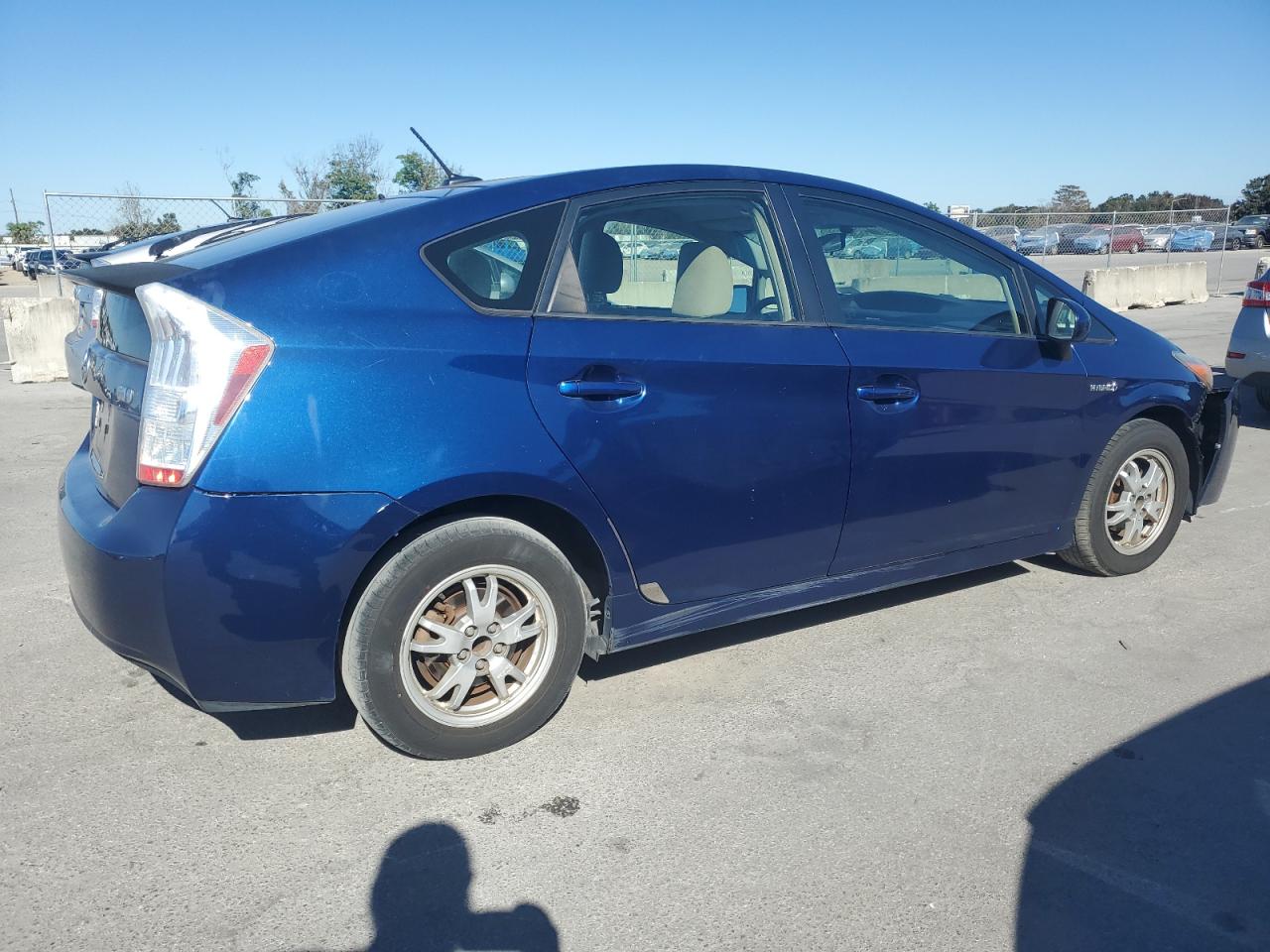 2011 Toyota Prius VIN JTDKN3DU4B1367506 Copart auction photo, front end / rear end damage thumbnail 3