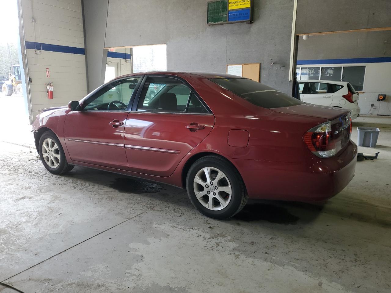 2005 Toyota Camry VIN 4T1BF30K55U104859 Copart auction photo, front end damage thumbnail 2