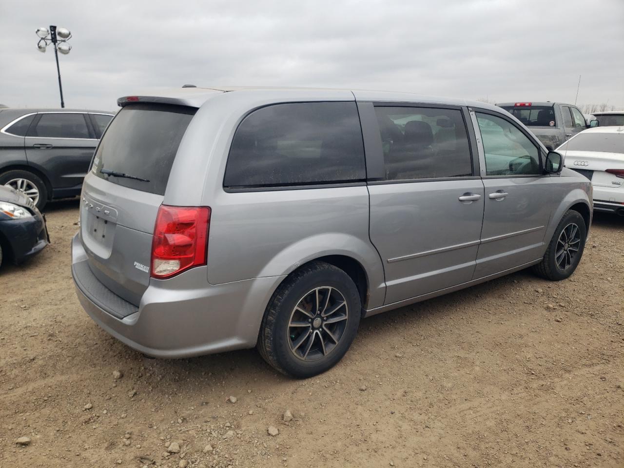2015 Dodge Caravan VIN 2C4RDGBG5FR691863 Copart auction photo, front end / side damage thumbnail 3