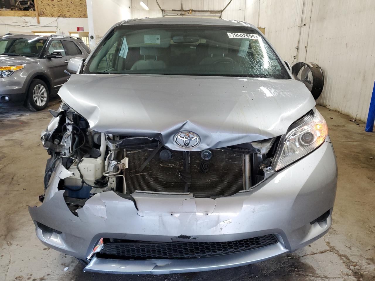 2017 Toyota Sienna VIN 5TDJZ3DC6HS172185 Copart auction photo, front end damage thumbnail 5