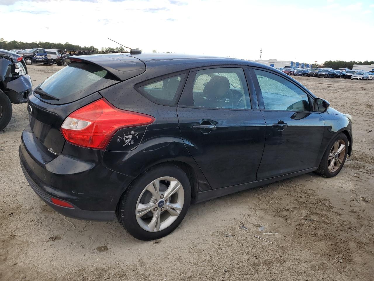 2014 Ford Focus VIN 1FADP3K27EL239490 Copart auction photo, minor dent/scratches damage thumbnail 3