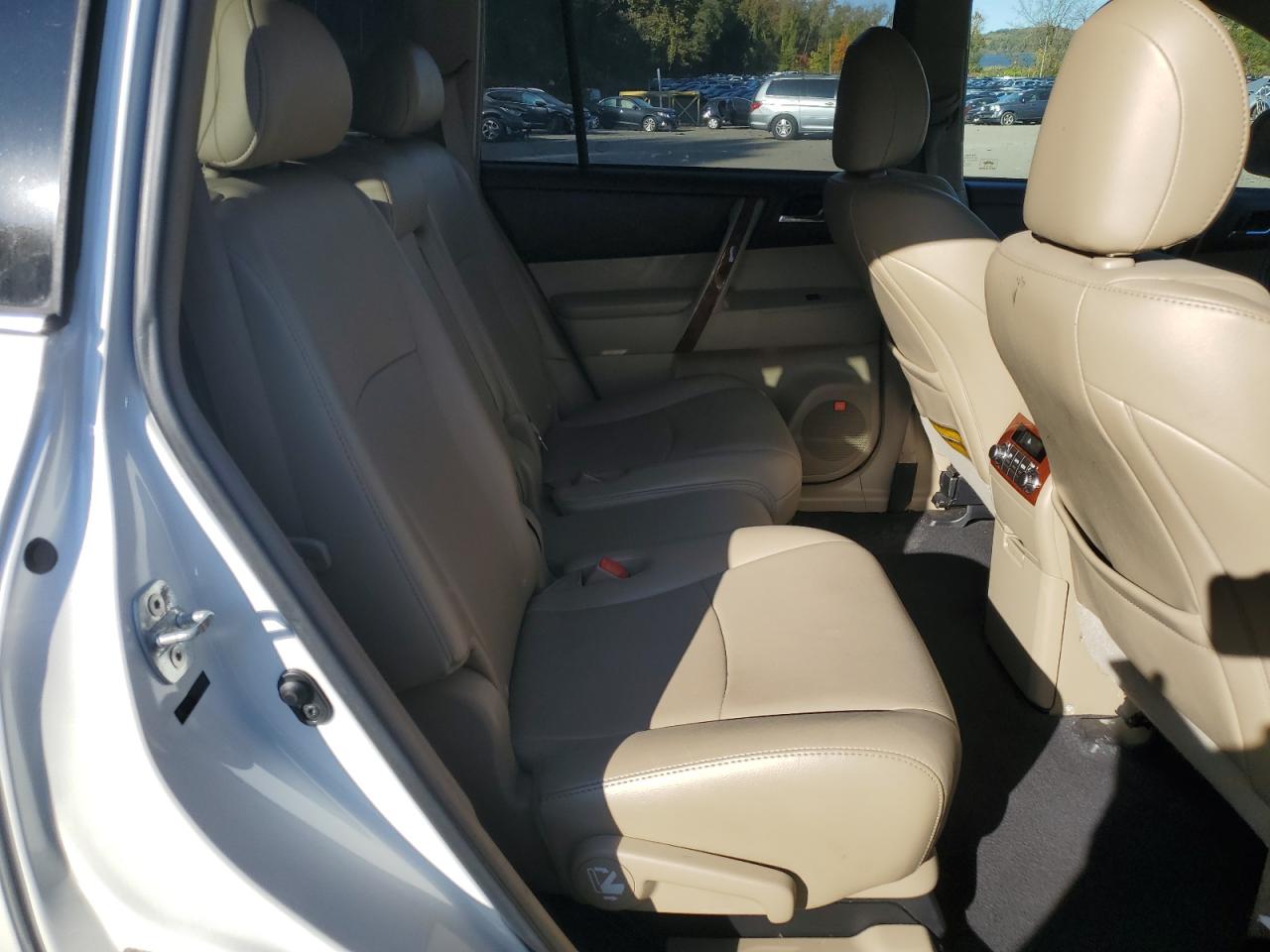 2013 Toyota Highlander VIN 5TDDK3EH2DS182430 Copart auction photo, front end / minor dent/scratches damage thumbnail 11