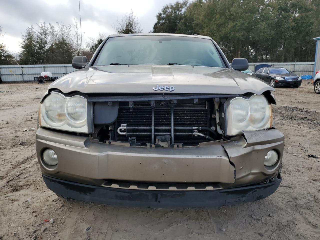 2005 Jeep Grand Cherokee VIN 1J4GS48K25C557661 Copart auction photo, front end / side damage thumbnail 5