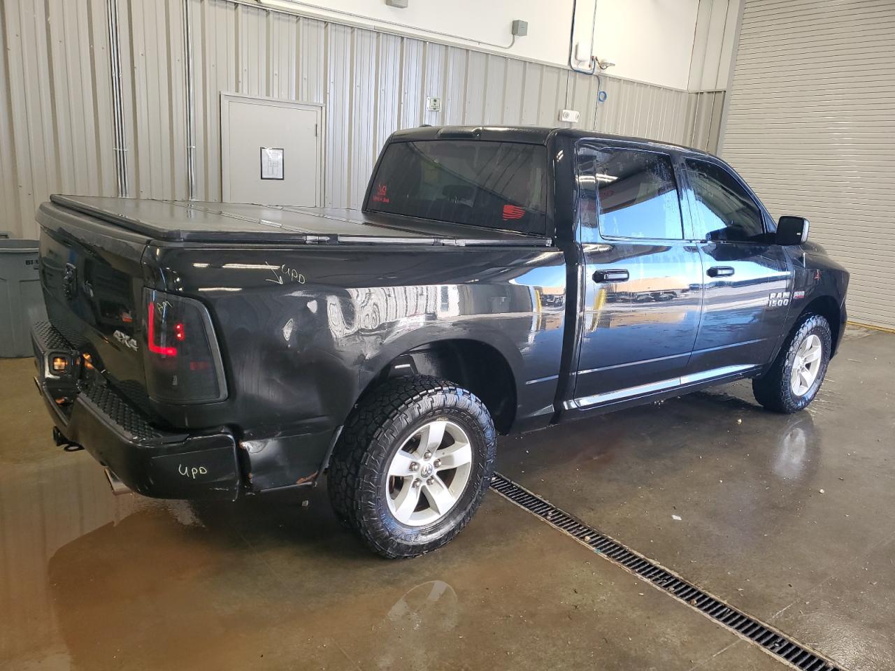 2017 RAM 1500 VIN 1C6RR7KT6HS785418 Copart auction photo, side / front end damage thumbnail 3