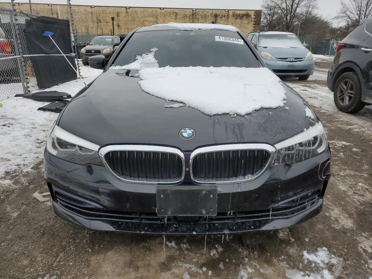 2019 BMW 5er VIN WBAJE7C57KWD55107 Copart auction photo, side / minor dent/scratches damage thumbnail 5