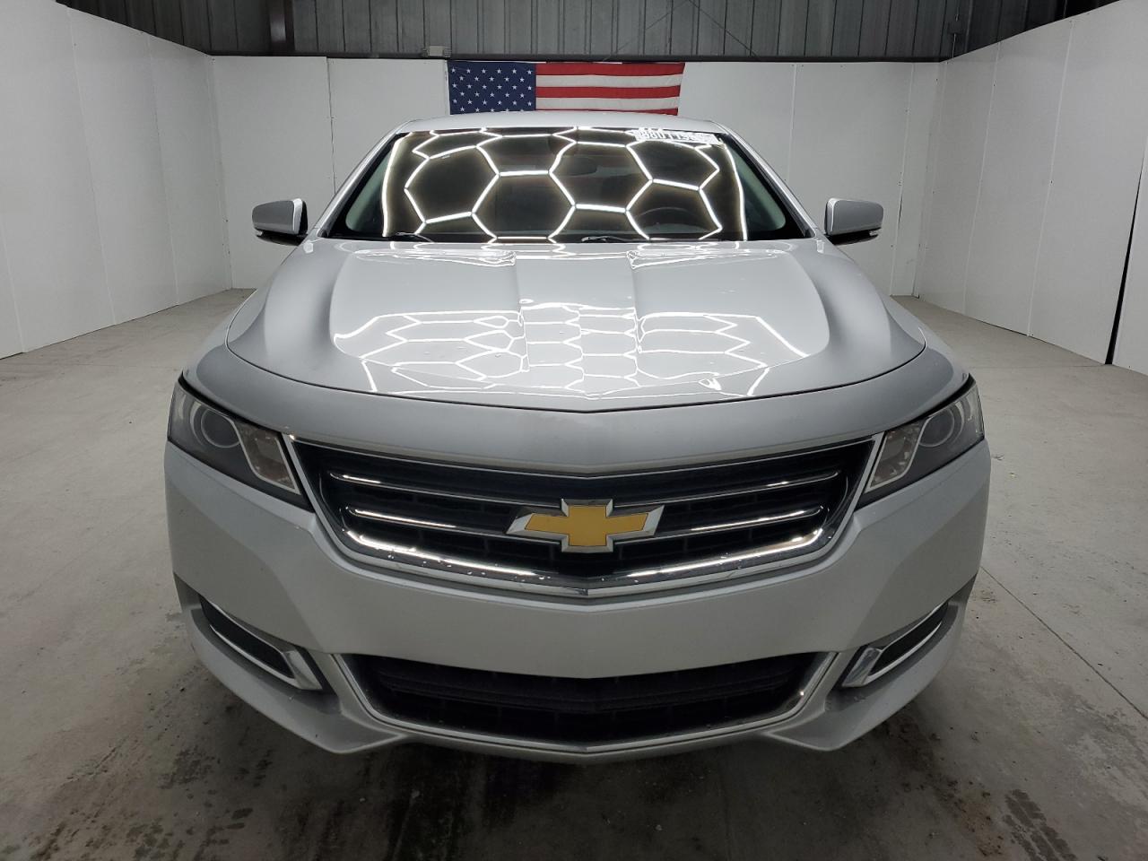 2017 Chevrolet Impala VIN 1G1105S34HU180623 Copart auction photo, minor dent/scratches damage thumbnail 5