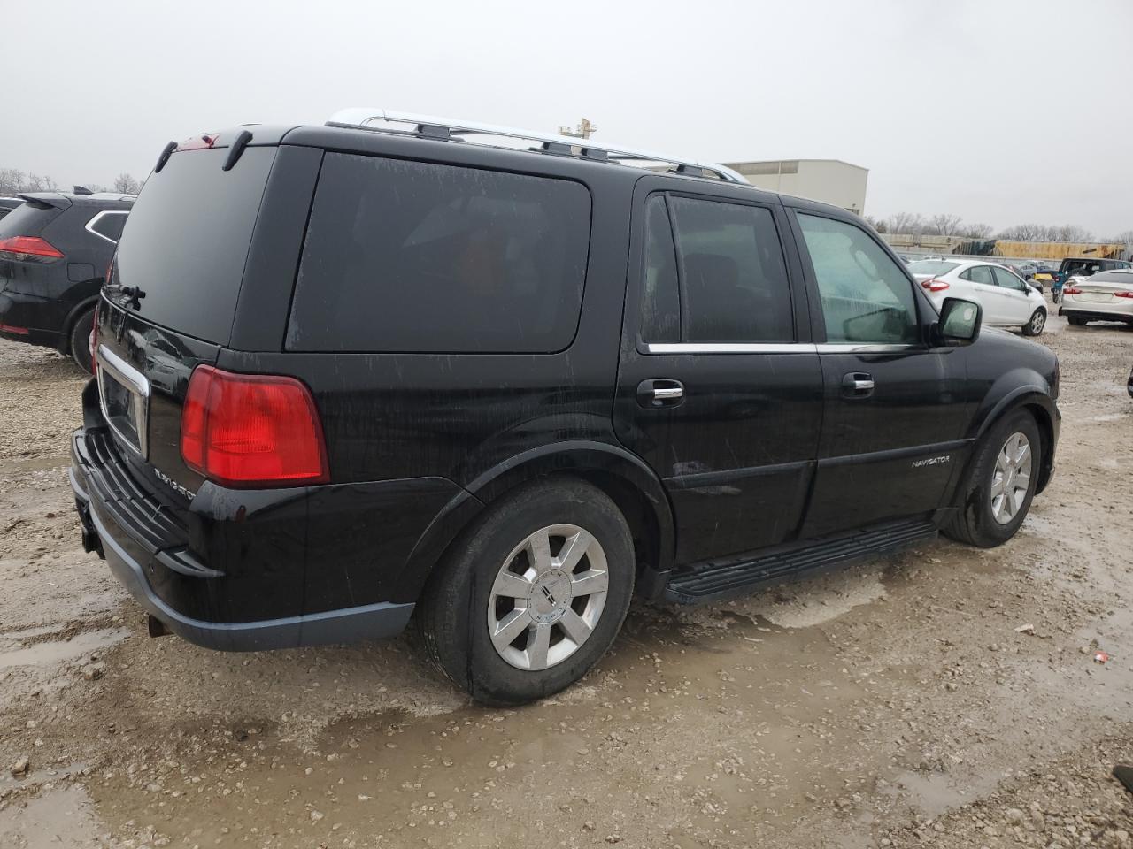 2005 Lincoln Navigator VIN 5LMFU28515LJ15473 Copart auction photo, burn - engine damage thumbnail 3