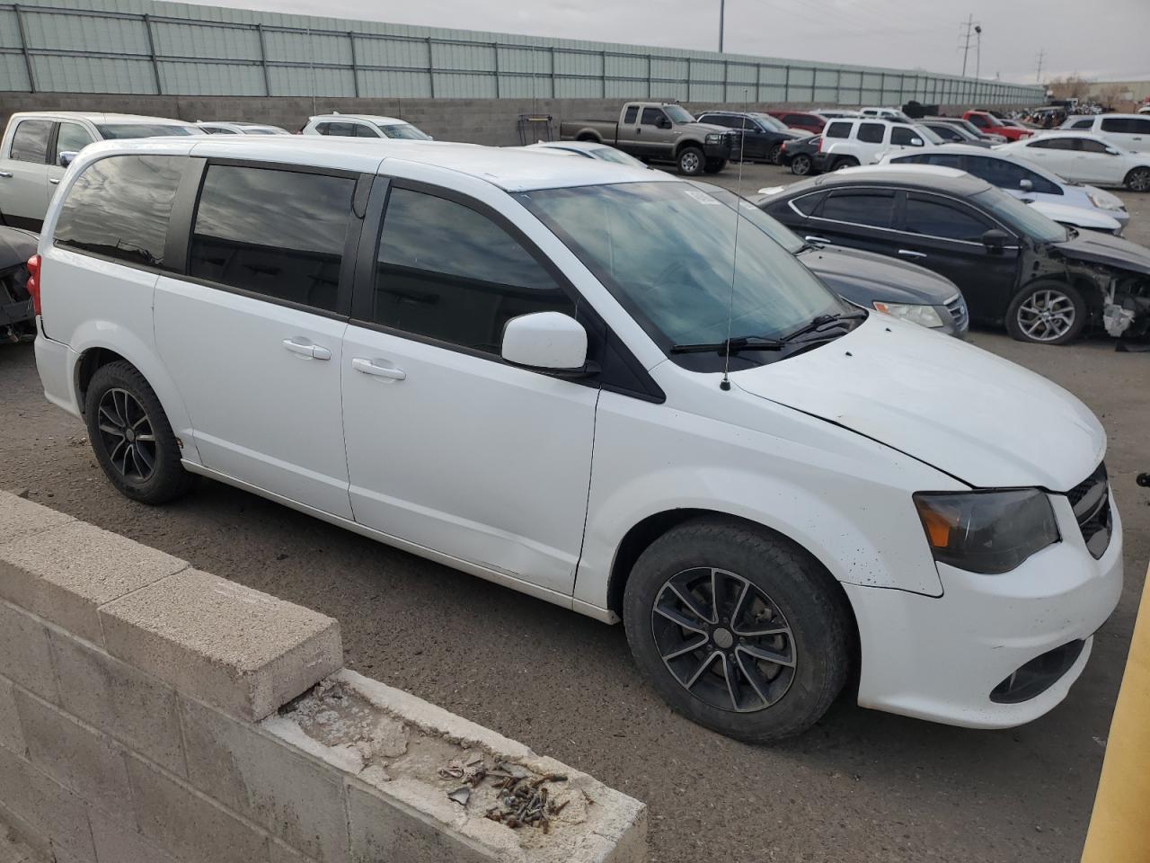 2018 Dodge Caravan VIN 2C4RDGBG3JR206533 Copart auction photo, water/flood / hail damage thumbnail 4