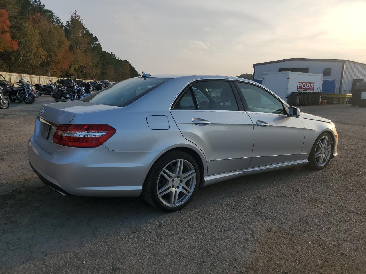 2010 Mercedes-Benz E-klasse VIN WDDHF5GB4AA204503 Copart auction photo, front end damage thumbnail 3