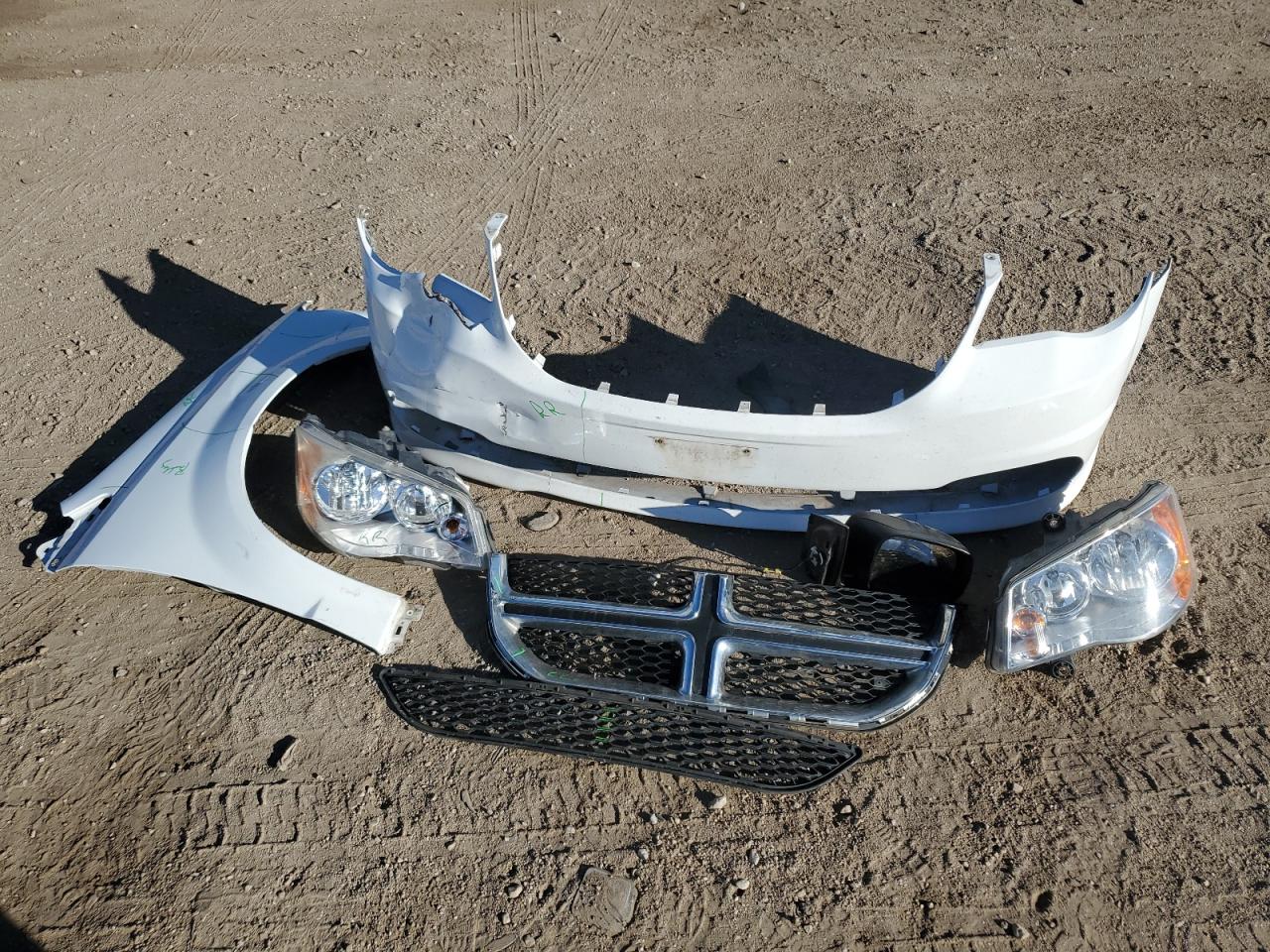 2014 Dodge Caravan VIN 2C4RDGBGXER104054 Copart auction photo, front end damage thumbnail 13
