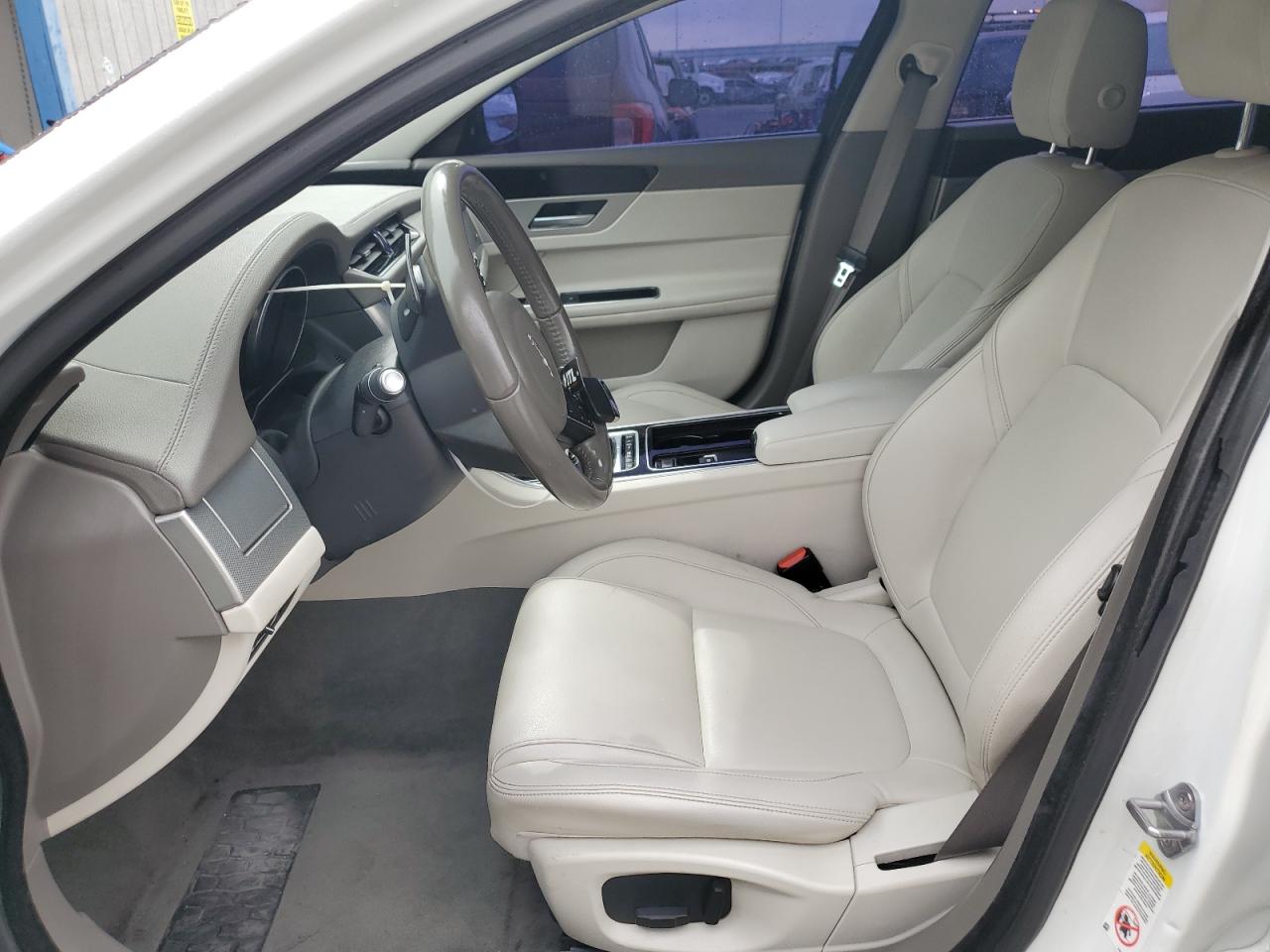 2017 Jaguar XF VIN SAJBD4BN3HCY47930 Copart auction photo, minor dent/scratches damage thumbnail 7