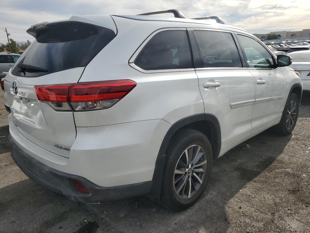 2017 Toyota Highlander VIN 5TDJZRFHXHS380727 Copart auction photo, mechanical damage thumbnail 3