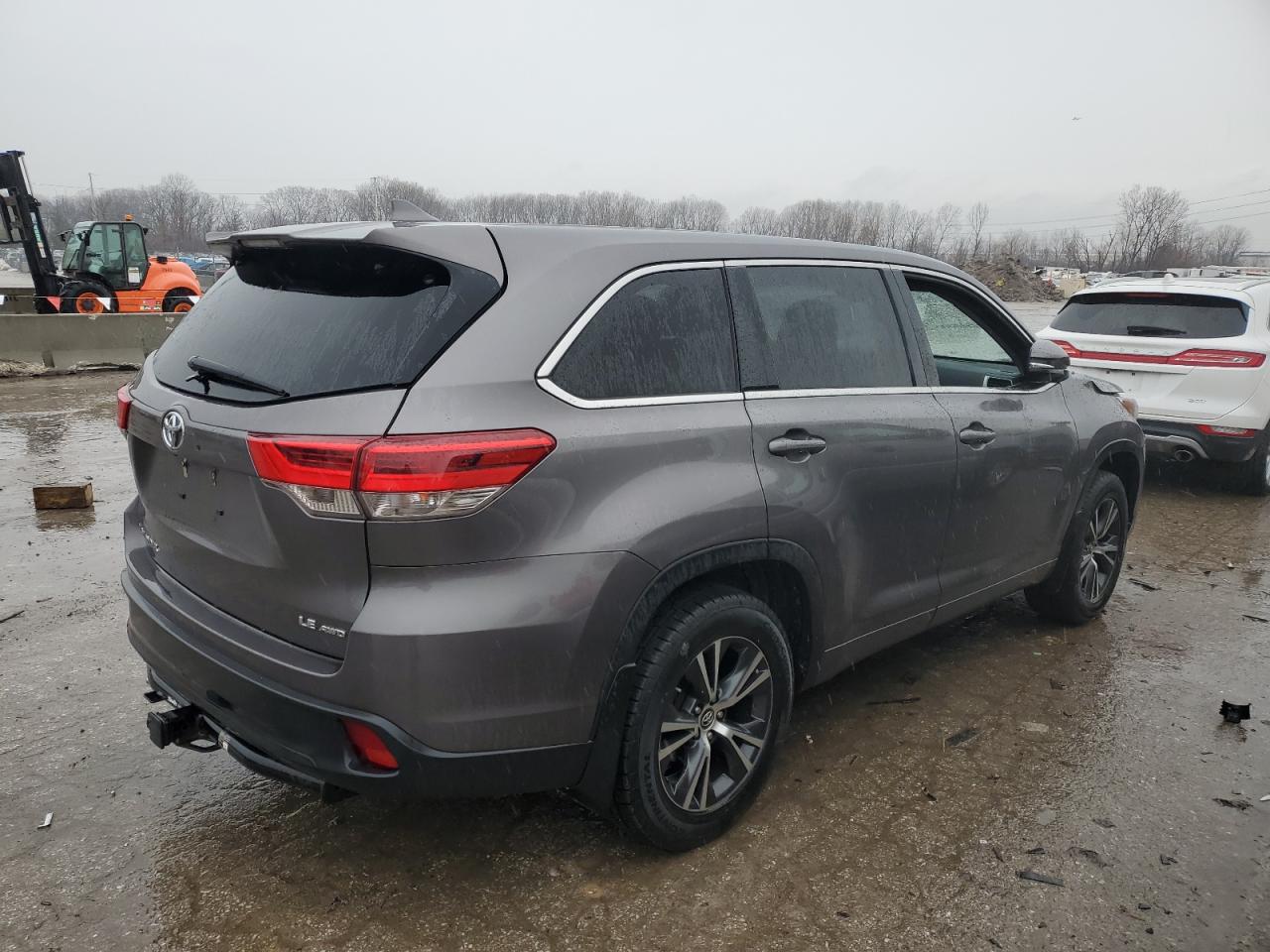 2017 Toyota Highlander VIN 5TDBZRFH0HS449090 Copart auction photo, front end damage thumbnail 3