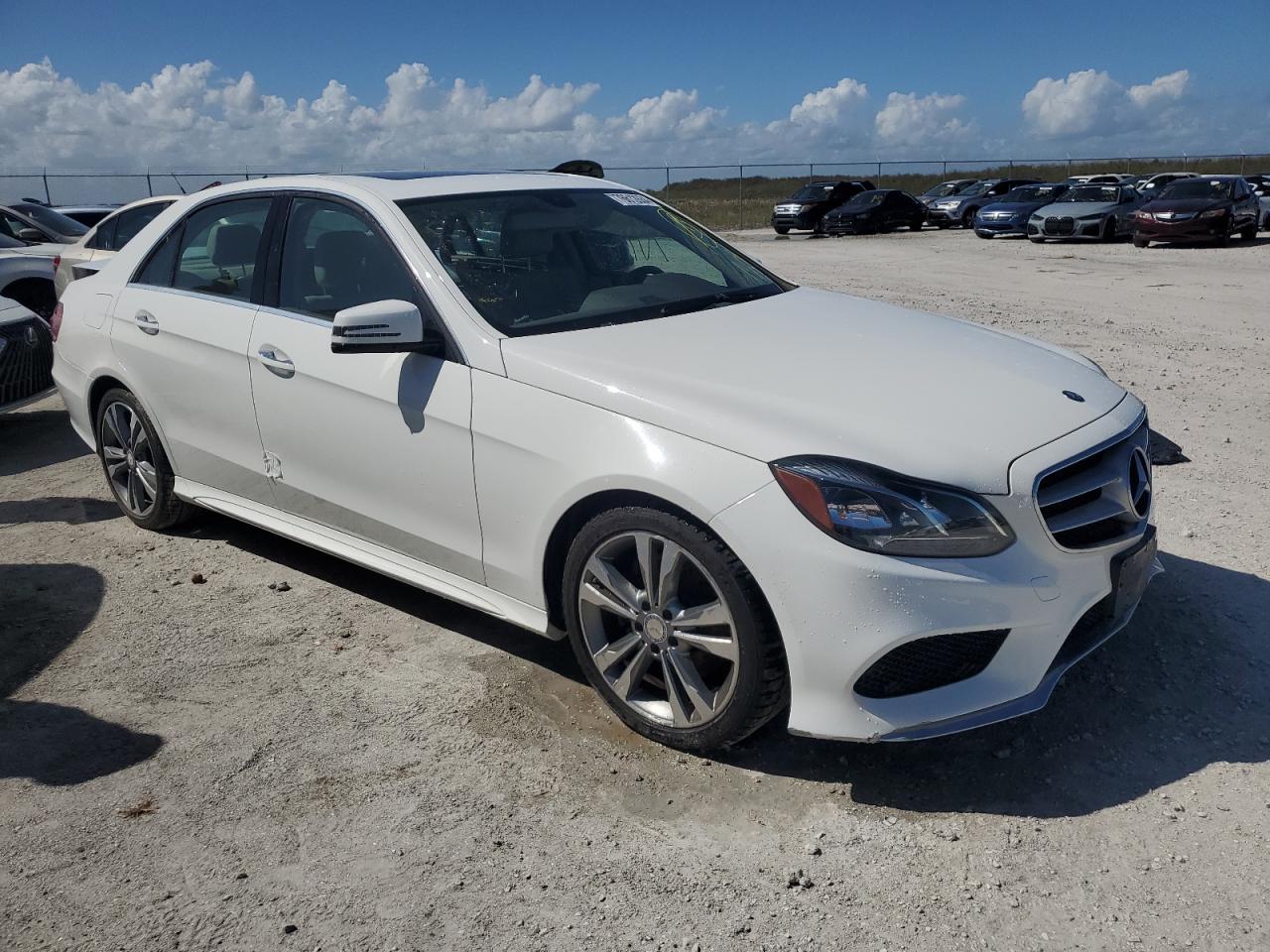 2014 Mercedes-Benz E-klasse VIN WDDHF5KBXEA826858 Copart auction photo, water/flood damage thumbnail 4