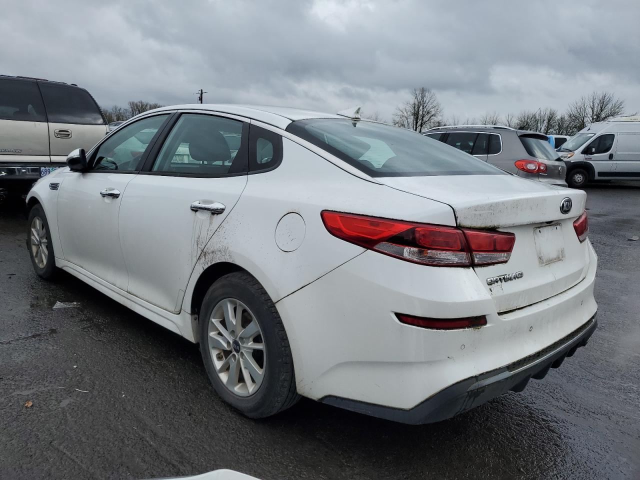 2019 KIA Optima VIN 5XXGT4L39KG282367 Copart auction photo, front end damage thumbnail 2