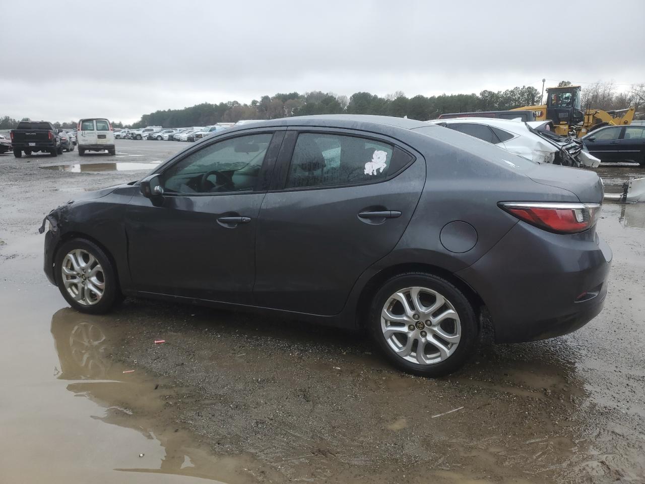 2018 Toyota Yaris VIN 3MYDLBYVXJY300335 Copart auction photo, front end / side damage thumbnail 2