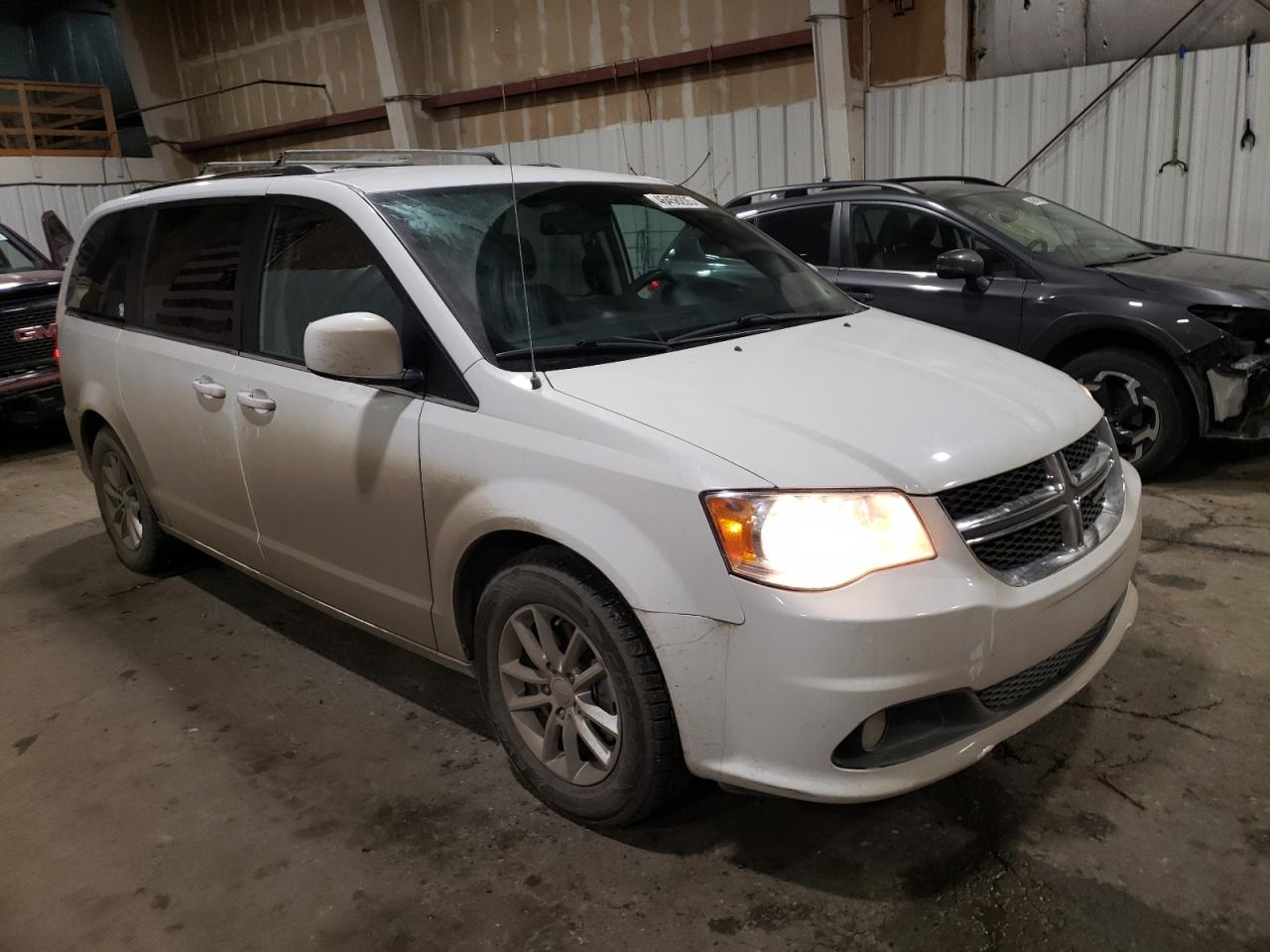 2020 Dodge Caravan VIN 2C4RDGCG2LR200871 Copart auction photo, side / rear end damage thumbnail 4
