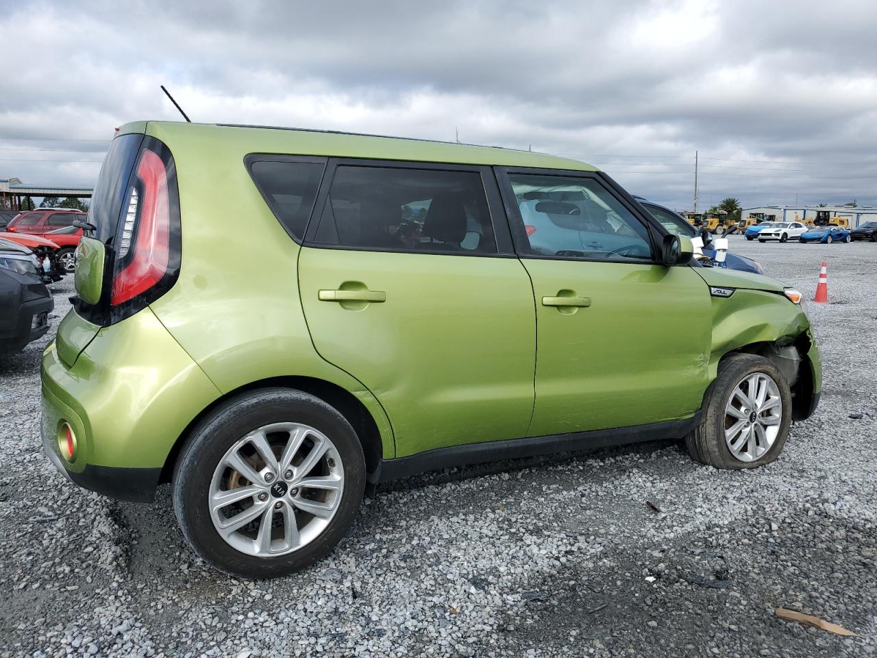 2017 KIA Soul VIN KNDJP3A57H7878135 Copart auction photo, front end / side damage thumbnail 3