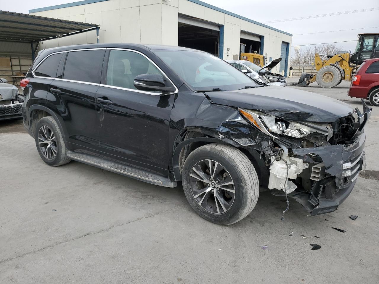 2018 Toyota Highlander VIN 5TDZZRFH2JS288696 Copart auction photo, front end damage thumbnail 4