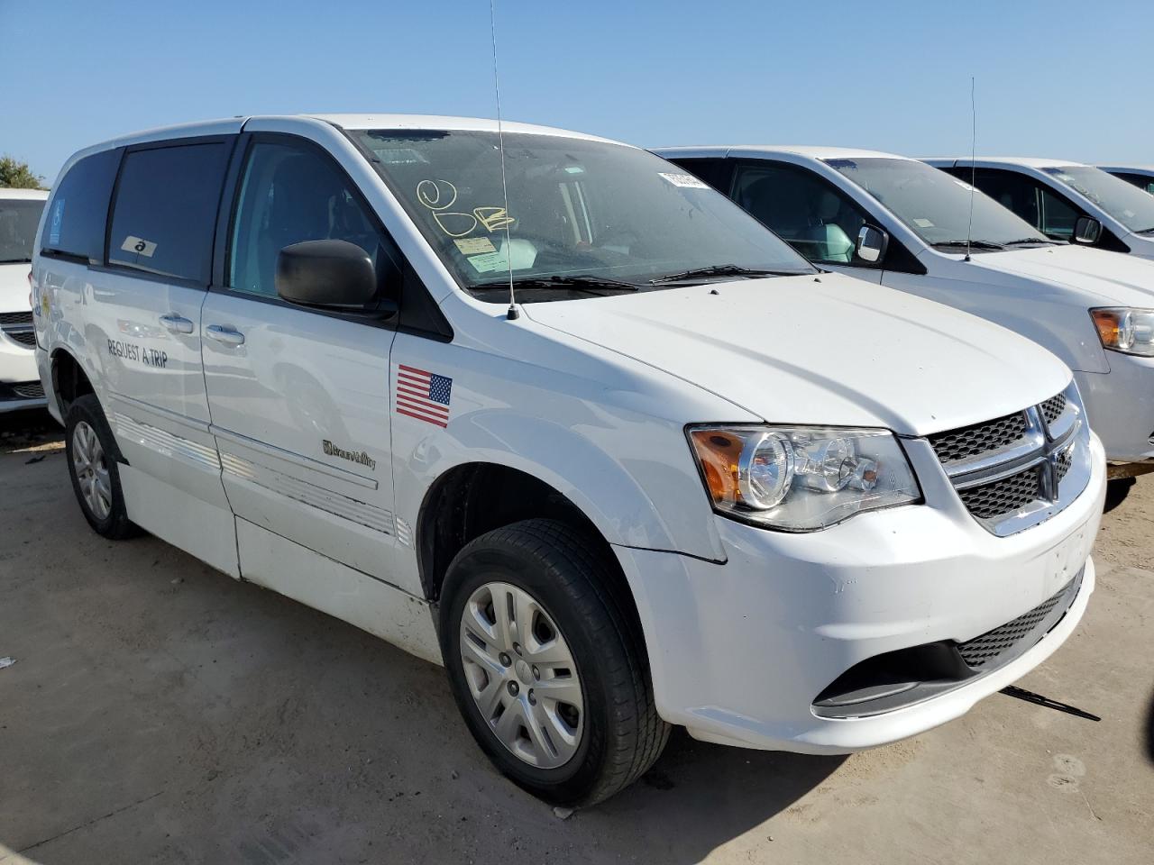 2017 Dodge Caravan VIN 2C4RDGBG6HR756416 Copart auction photo, minor dent/scratches damage thumbnail 4