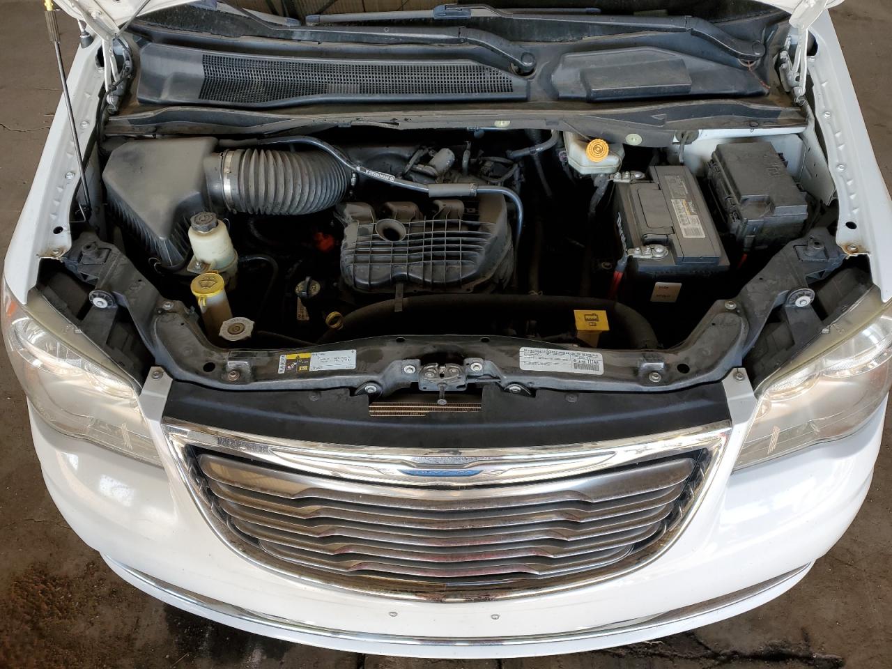 2015 Chrysler Town & Country VIN 2C4RC1BG5FR538674 Copart auction photo, minor dent/scratches damage thumbnail 12