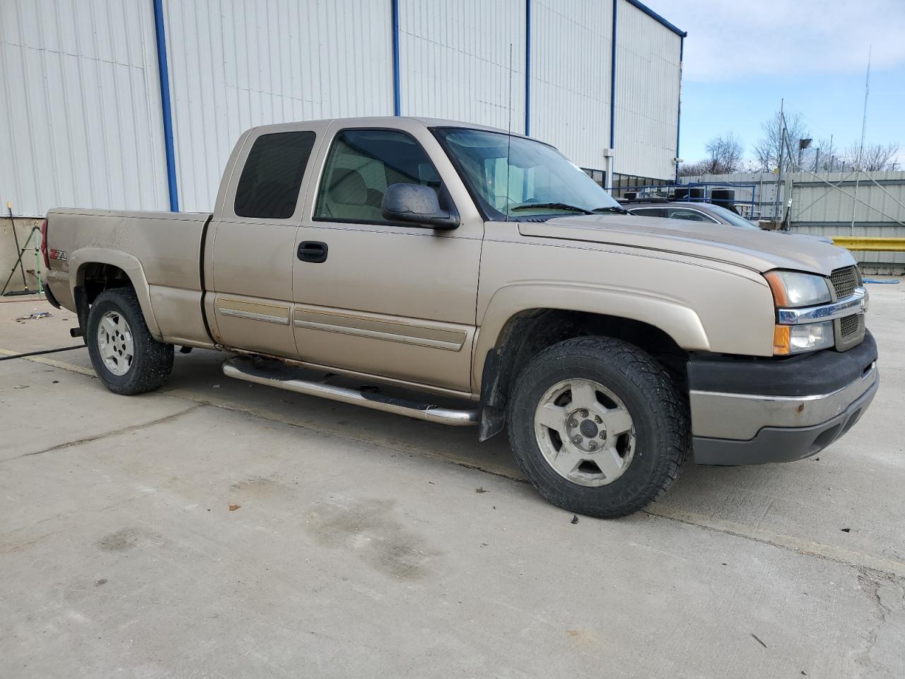 2005 Chevrolet Silverado VIN 2GCEK19BX51372886 Copart auction photo, front end / minor dent/scratches damage thumbnail 4