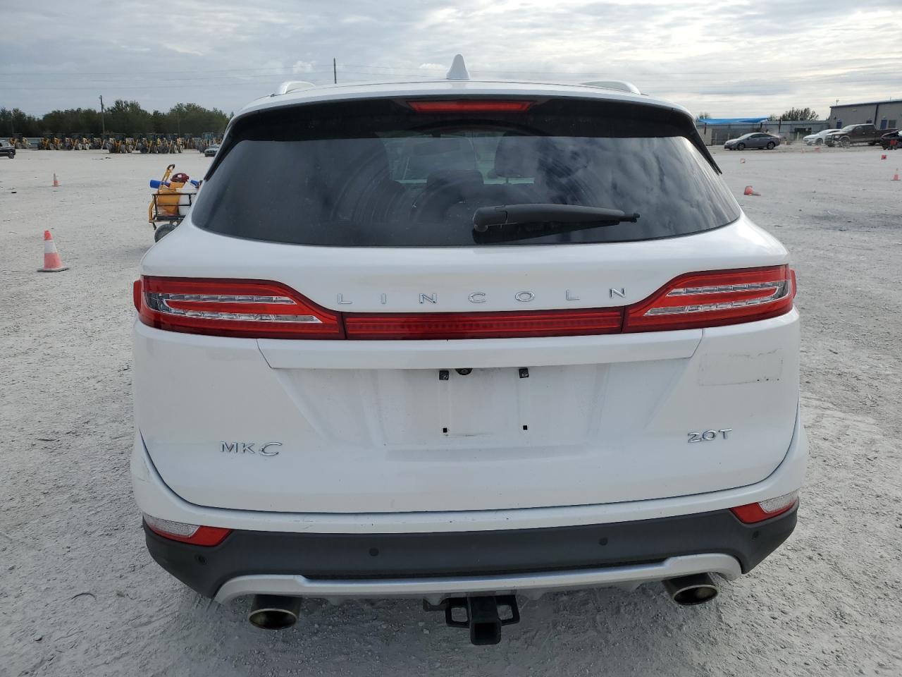 2017 Lincoln MKC VIN 5LMCJ3C92HUL11058 Copart auction photo, front end damage thumbnail 6
