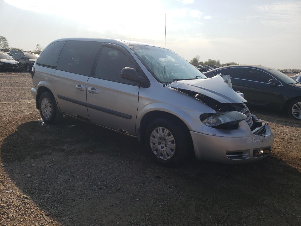 2007 Chrysler Town & Country VIN 1A4GJ45R37B120703 Copart auction photo, front end / minor dent/scratches damage thumbnail 4