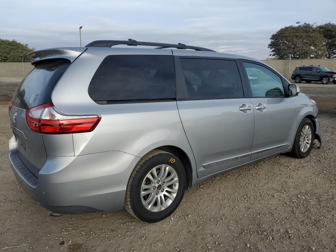 2015 Toyota Sienna VIN 5TDYK3DC6FS654073 Copart auction photo, all over damage thumbnail 3