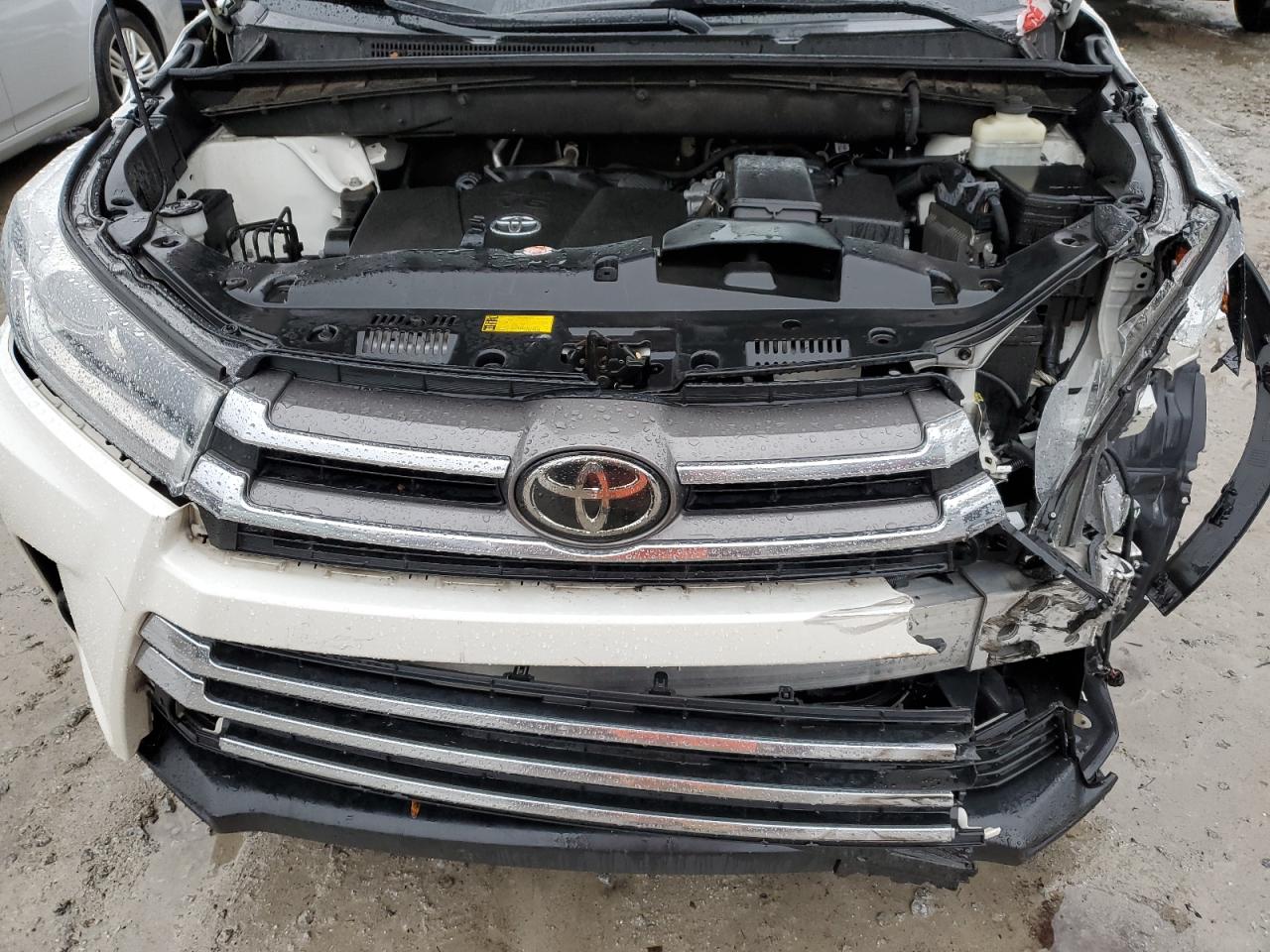 2018 Toyota Highlander VIN 5TDDZRFH2JS498533 Copart auction photo, front end damage thumbnail 12