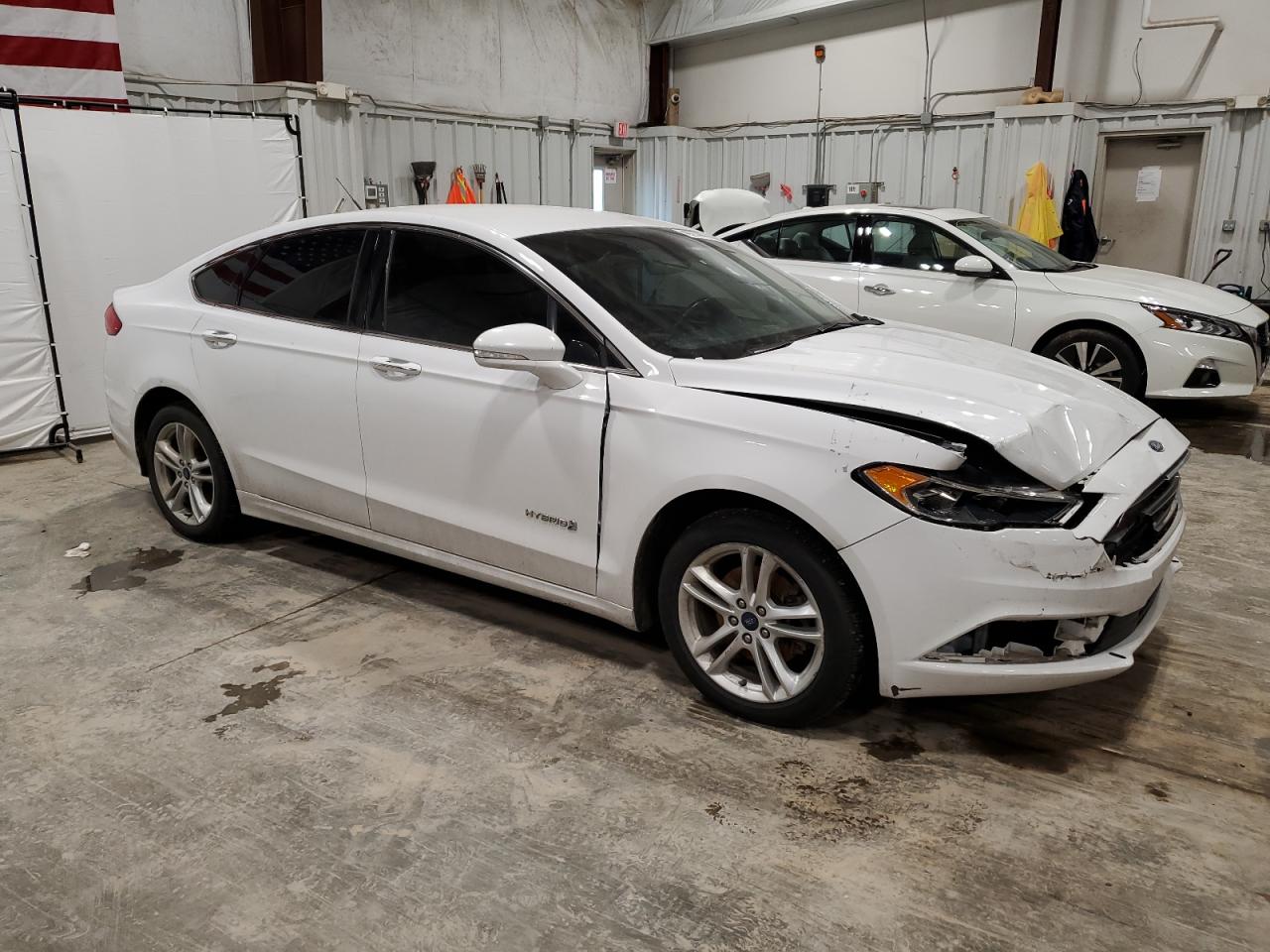 2018 Ford Fusion VIN 3FA6P0LU8JR117353 Copart auction photo, front end / side damage thumbnail 4
