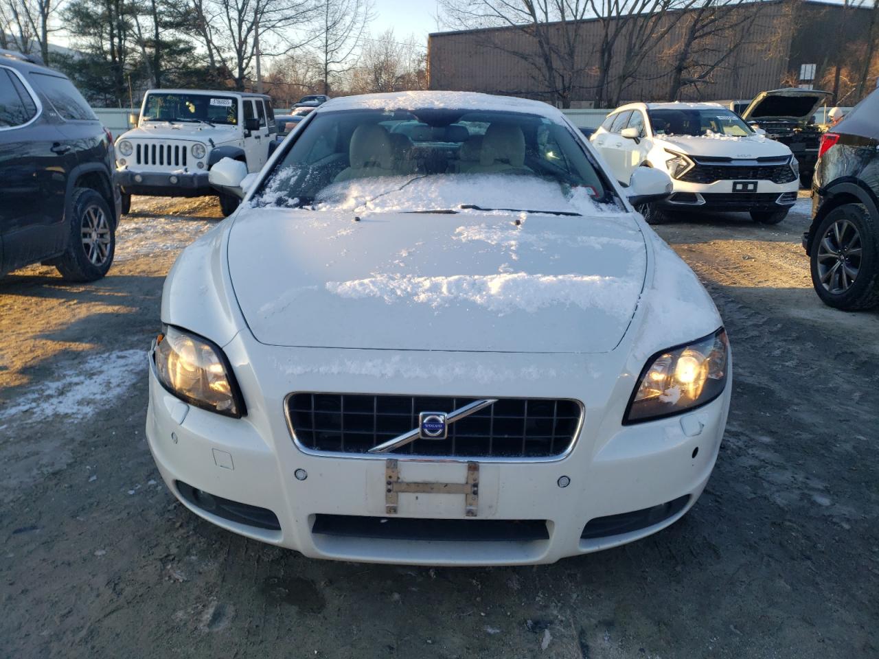 2010 Volvo C70 VIN YV1672MC6AJ092081 Copart auction photo, front end damage thumbnail 5
