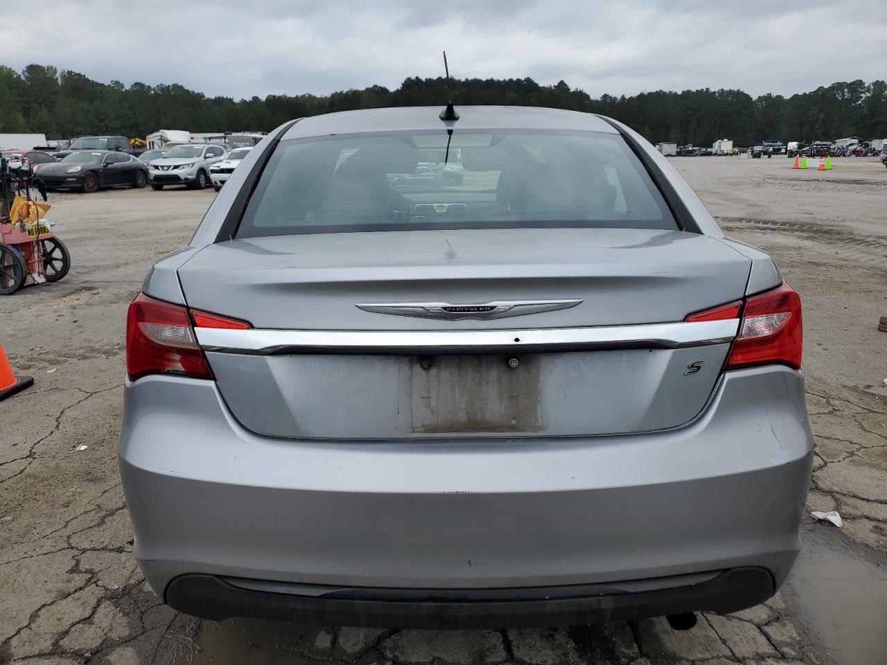 2013 Chrysler 200 VIN 1C3CCBBB0DN602473 Copart auction photo, all over / minor dent/scratches damage thumbnail 6